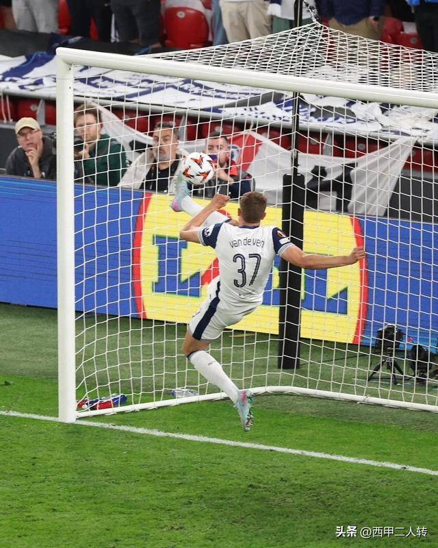 包含今夜皇家马德里调整名单以备西甲,门线救险环节打磨,气氛紧张,控场能力受关注的词条 包含今夜皇家马德里调整名单以备西甲,门线救险环节打磨,气氛紧张,控场能力受关注的词条