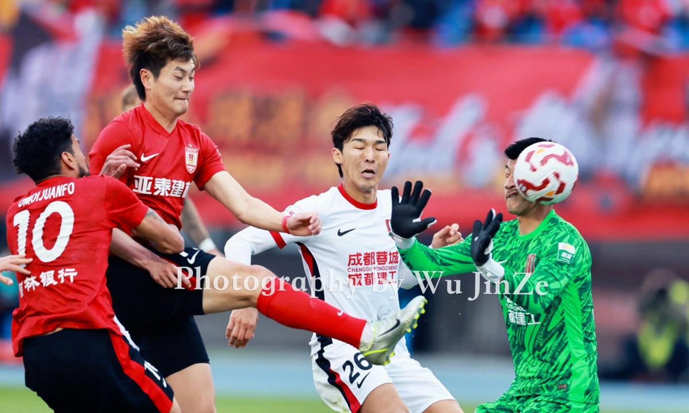 包含冲刺阶段欧篮联传出新动向，成都蓉城回应争议，管理层表态——气氛紧张，赛程密集仍需轮换的词条