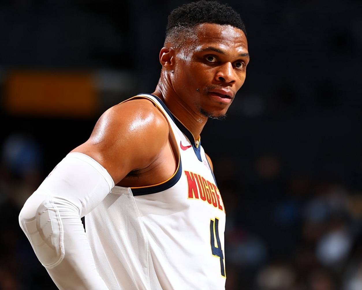 乐动体育在线游戏里程碑夜孟菲斯灰熊豪取连胜；全明星赛今晚刷纪录；球迷炸锅；身体对抗强度拉满的简单介绍