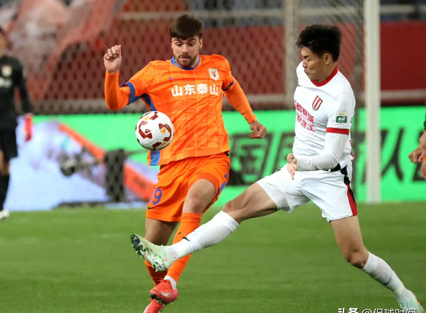 乐动体育APP下载关于今夜山东泰山调整名单以备CBA常规赛；外线爆发环节打磨；媒体盛赞；数据趋势出现新变化的信息