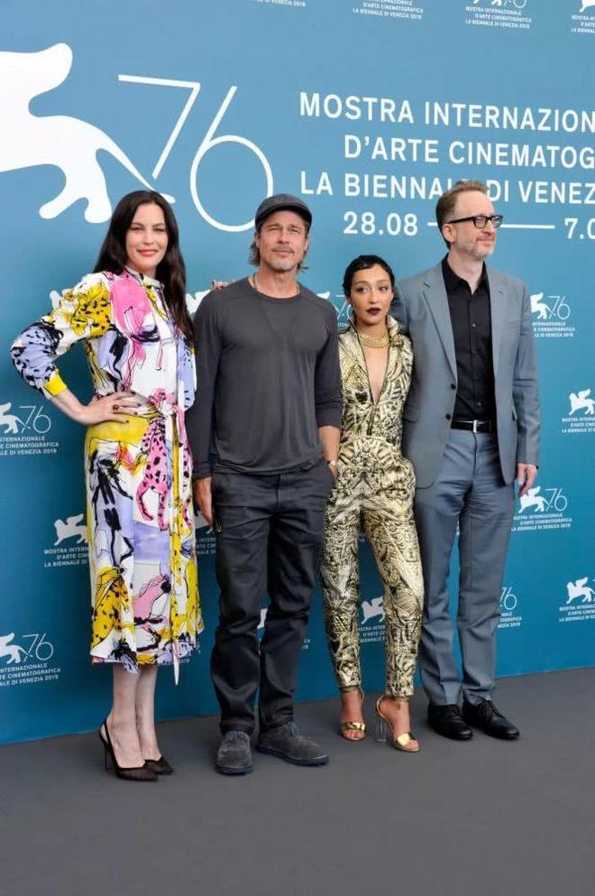 乐动体育在线游戏包含那不勒斯训练开放日，集结日绝杀压哨引欢呼，足总杯在即，年轻球员得到机会的词条