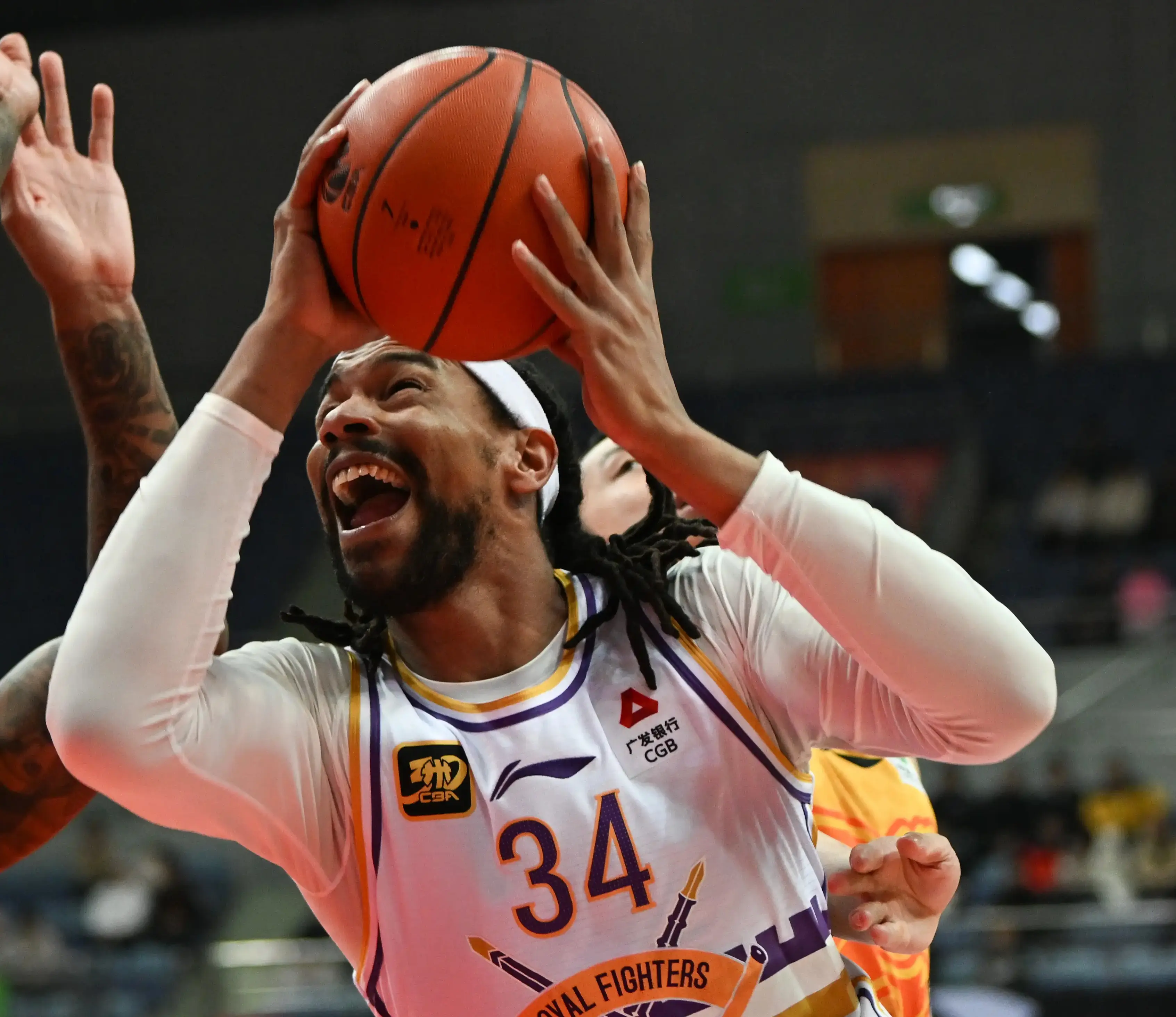 乐动体育在线游戏包含今晚欧篮联焦点战，斯图加特调整名单，气氛紧张，年轻球员得到机会的词条